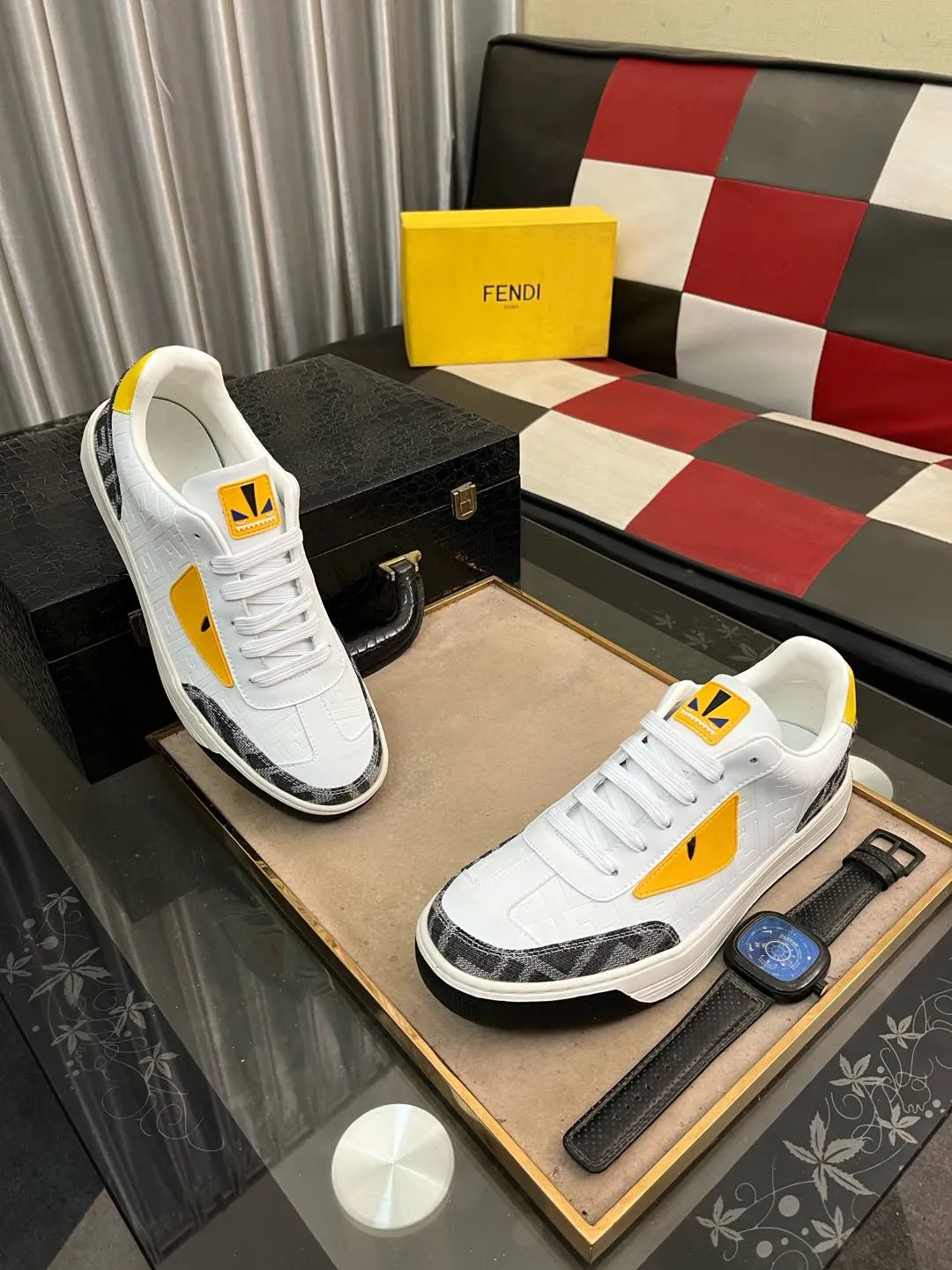Men's shoes 💰400⌚️⌚️[fendi] Fendi classic and comfortable men, this complex sneaker is made of soft calfskin➕genuine leather lining➕original ultra-light rubber material with rough outsole. This unique and light style is suitable for the casual and refined sensibility of this season. It is comfortable and natural on the feet. It is an everyday style for casual travel in autumn and winter! 38−443️⃣colors available